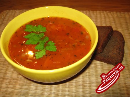 Томатный суп с базиликом.
