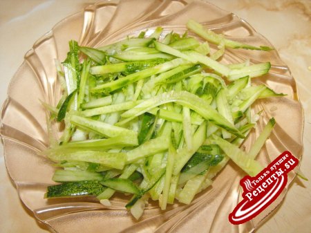 Салат из пекинской капусты с кальмарами
