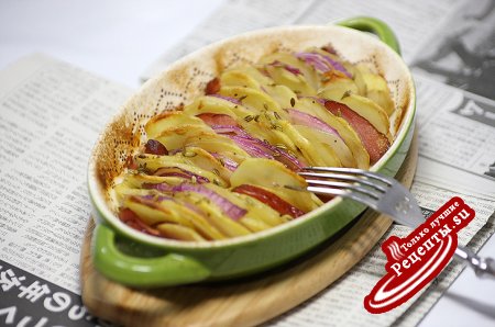 Тиан с картофелем, луком и ветчиной