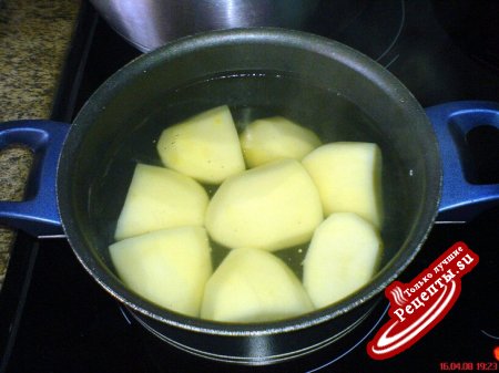 Сосиски, запечённые в картофельном пюре