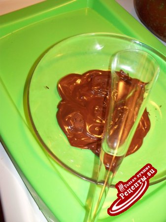 Коктейль шоколадно клубнично ромовый со взбитыми сливками!!!