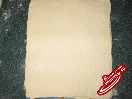 Слоеные сырные завитки с красным перцем