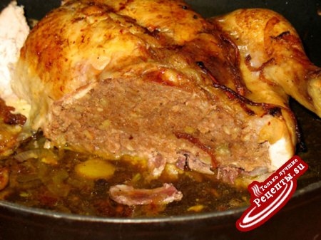 Курица с ореховой начинкой и сливово-вишнёвым соусом