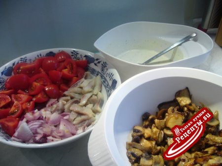 Селедочный салат с белыми грибами и шампиньонами