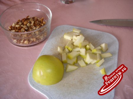 Салат из грецких орехов с яблоками