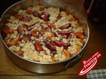 Творожный пирог со сливами и абрикосами "Безделушка"