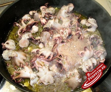 Беби-осьминоги под соусом из грецких орехов