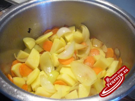 Томатный суп-пюре с креветками и авокадо