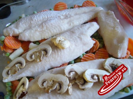 Рыба тушеная с овощами и грибами