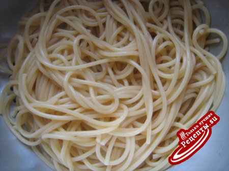 Спагетти с "холодным" соусом.