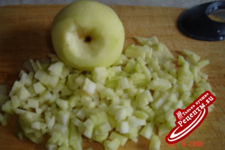 Капустные оладьи с яблочком
