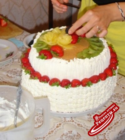 Торт "Лукошко с фруктами" со взбитыми сливками