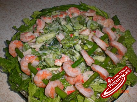 Крабовый салат с креветками и овощами "Морская свежесть"