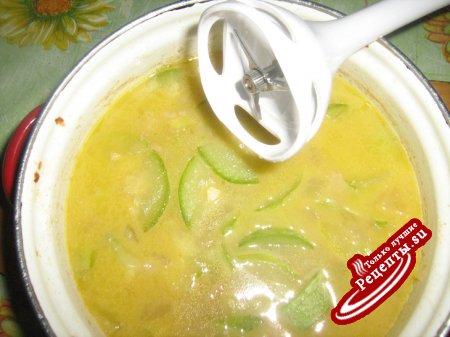 Суп-крем из кабачков с авокадо.