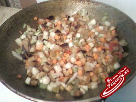 Картофельные котлетки с овощным соусом