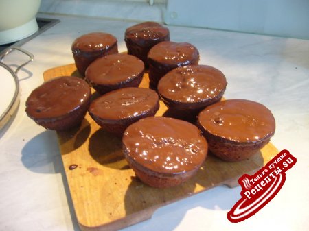 Бисквитные шоколадные пирожные из чашки (Shoko-cupcakes)