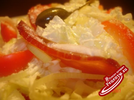 Салат из пекинской капусты с сыровяленым мясом