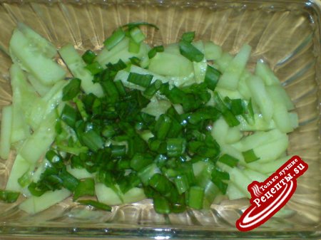 Салат овощной с зажаренной во фритюре спаржей