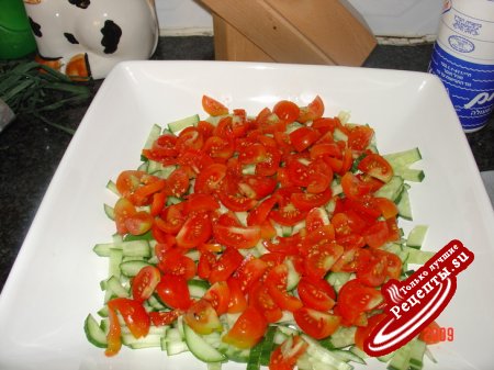 салат овощной с крабовыми палочками и брынзой