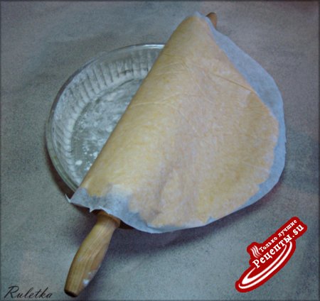 Сочный песочный киш с луком-пореем и сыром.