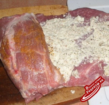 Свиной рулет с овечьим сыром и грецкими орехами