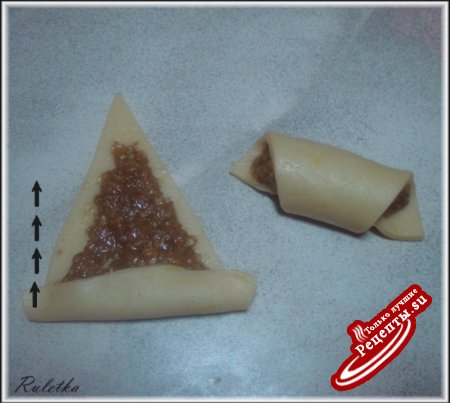Печенье "Пахлавинки" из медово-творожного теста с ореховой начинкой.