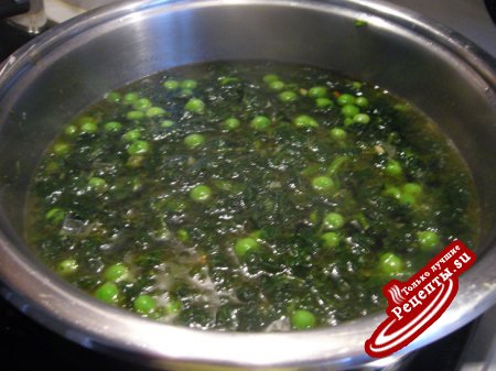 Витаминный изумрудный суп со шпинатом и зеленым горошком "Лето зимой"