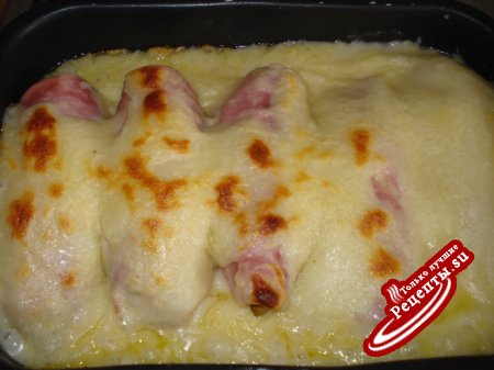 Цикорный салат с ветчиной под сырной корочкой