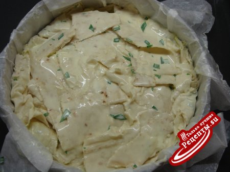 Низкокалорийный (ну почти:) ), полезный и очень простой пирожок с зеленым луком.