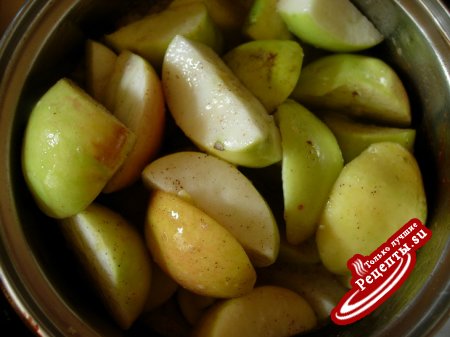 Пирог-пудинг с яблоками, медом и корицей.