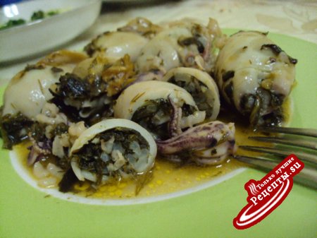 Кальмары,фаршированные шпинатом с рисом