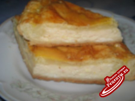 Пирог с начинкой из плавленных сырков.