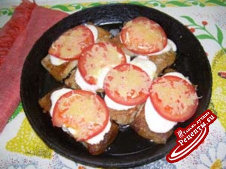 Пангасиус с помидорами и сыром