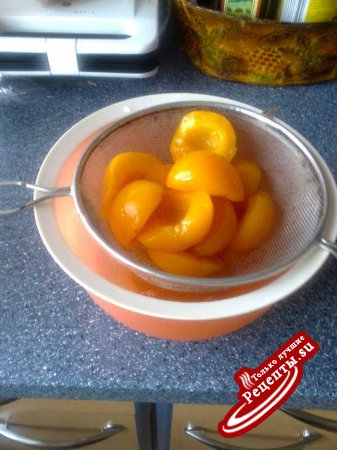 Салат с персиками.