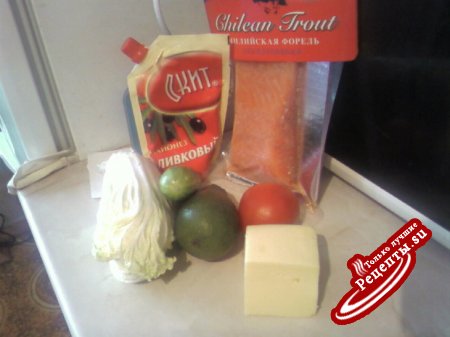 Слоёный салат из форели и овощей