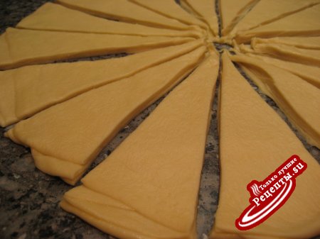 Слоеные булочки с сыром