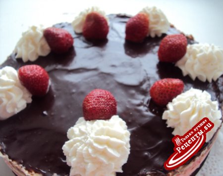 Клубничный торт с шоколадной глазурью для Самой-самой девушки!.. :)