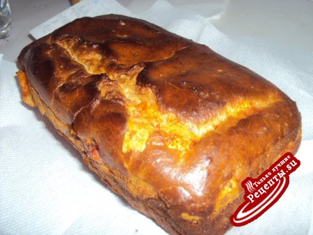 Вкусный заливной пирог с колбасой и сыром к завтраку
