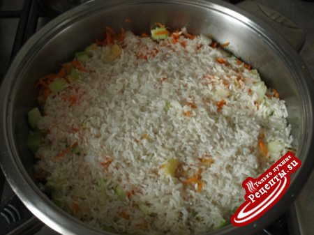 Вкусный рис под "шубой" из перца и помидор на овощной "подушке"