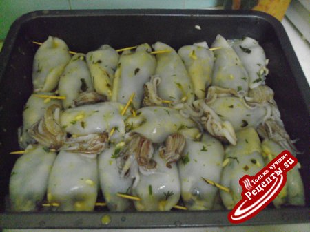 Кальмары,фаршированные шпинатом с рисом