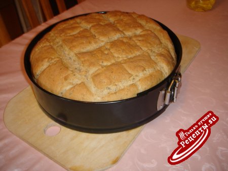 Хлеб ароматный с кунжутом и мини-хлеб чесночный.