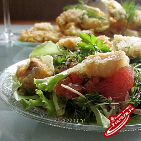 Салат с темпурой из лосося и коктейль "Санрайз" по-русски - ужин в стиле "фьюжн"