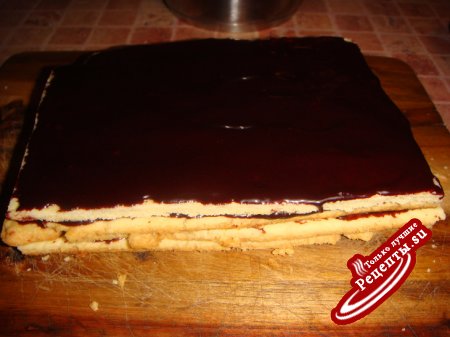 Пирожные из песочного теста с шоколадно-ягодным соусом