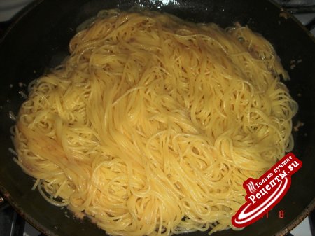 Спагетти с тефтелями под сырной корочкой