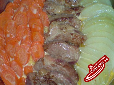 Мясо с овощами под базиликово-лимонным маслом