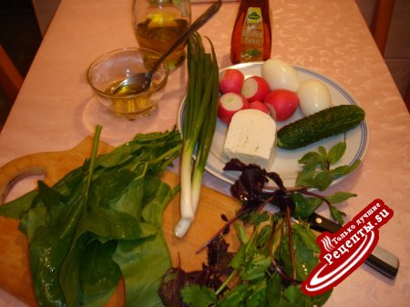 Весенний салат из редиса со шпинатом