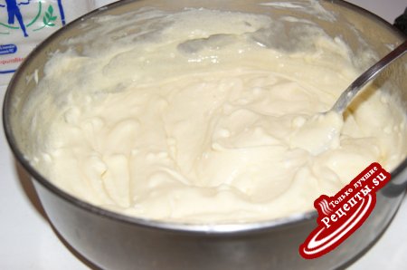 Сливовый пирог-рулет с сырным кремом