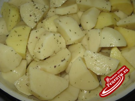 Маринованные рёбрышки запеченные с картошкой.