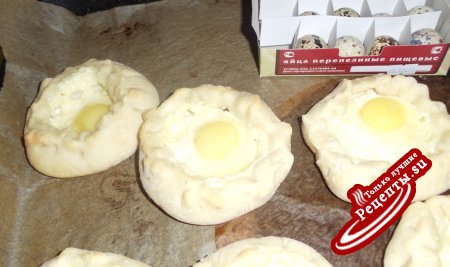 Сырные булочки с перепелиным яйцом (по мотивам аджарских хачапури)