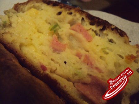 Вкусный заливной пирог с колбасой и сыром к завтраку
